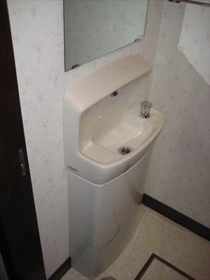 明るく清潔感のあるトイレに